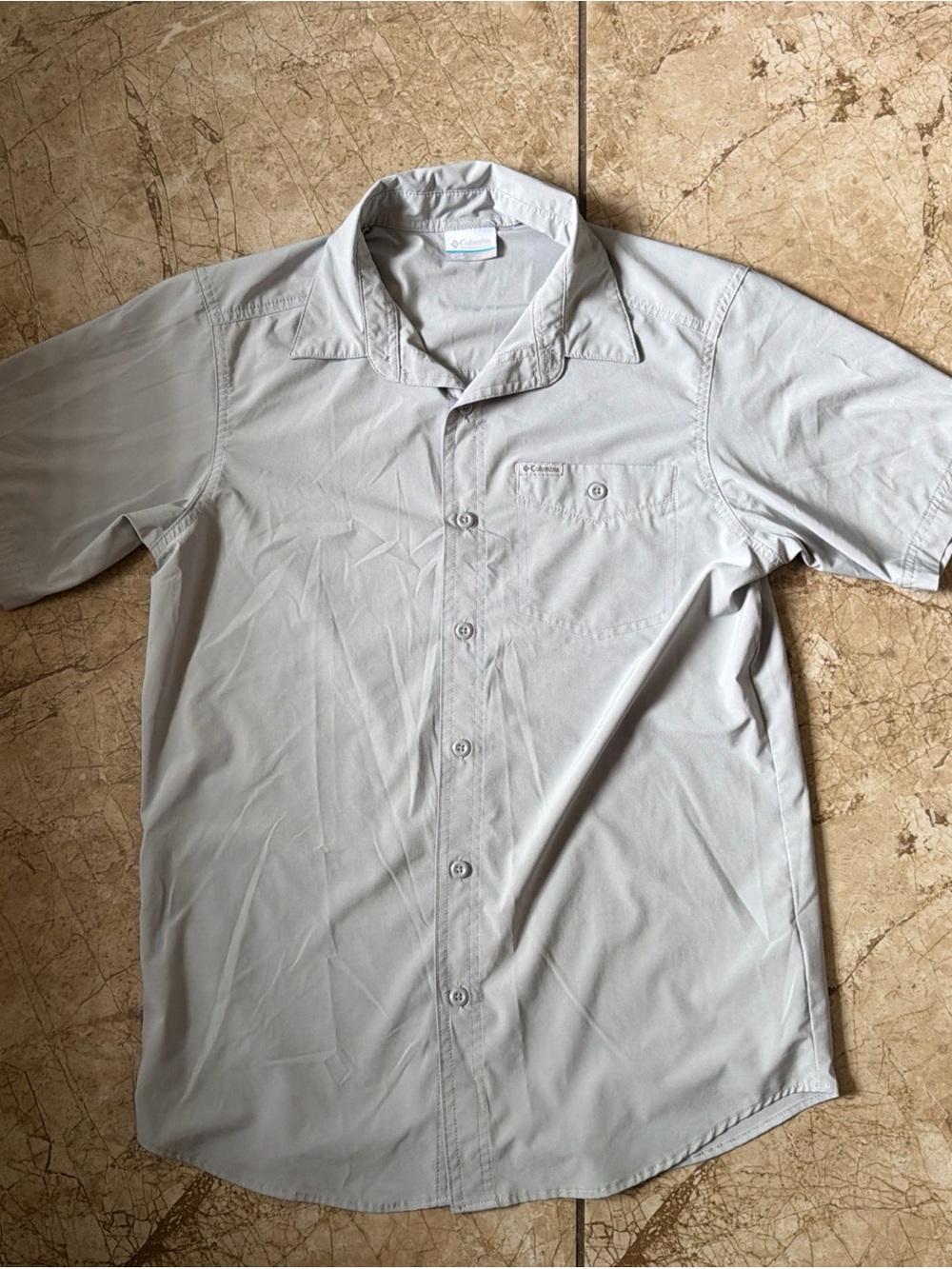 Men’s Small Columbia Light Gray Short-Sleeve Button-Down Shirt